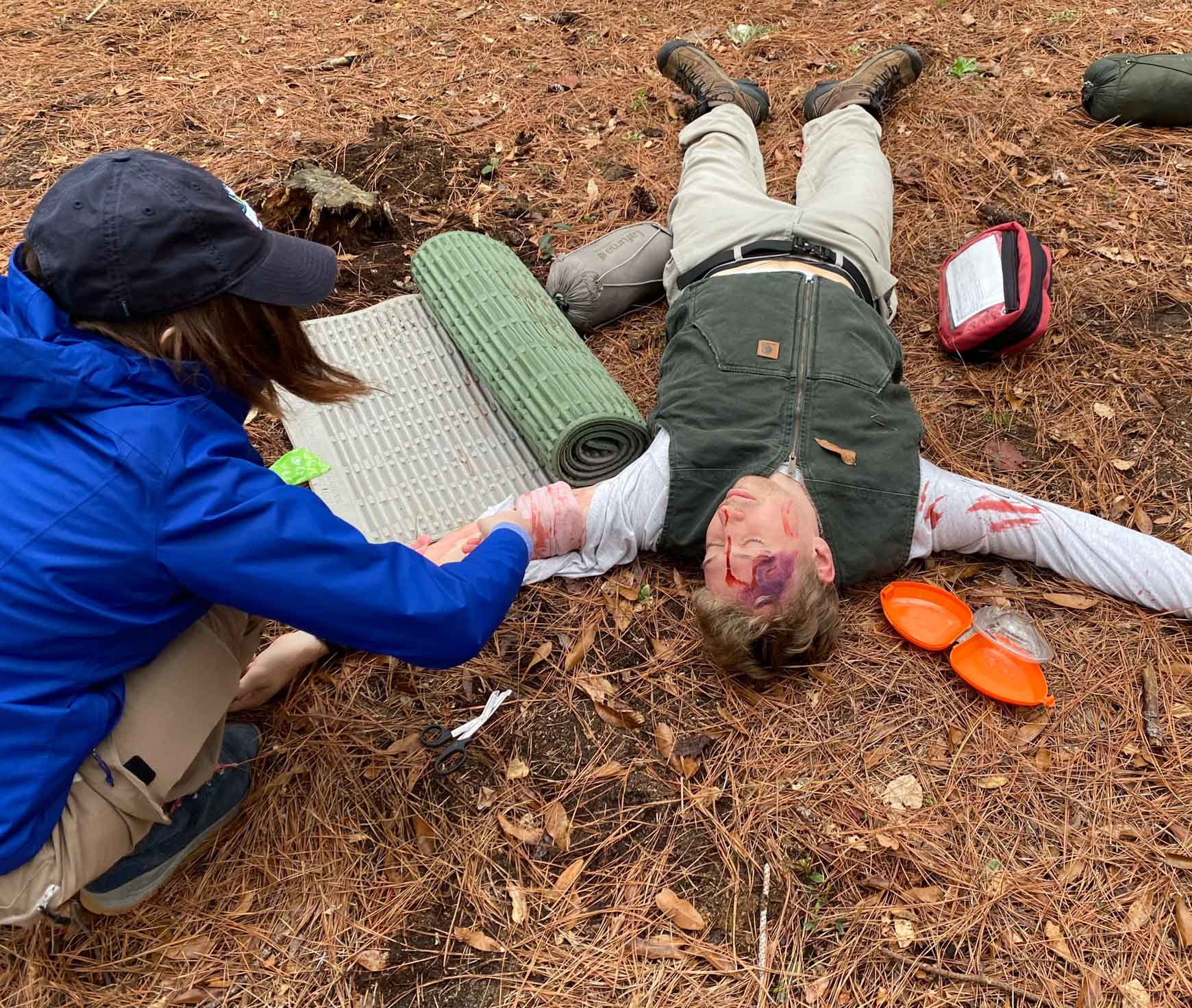 Two Wilderness EMT students practicing.